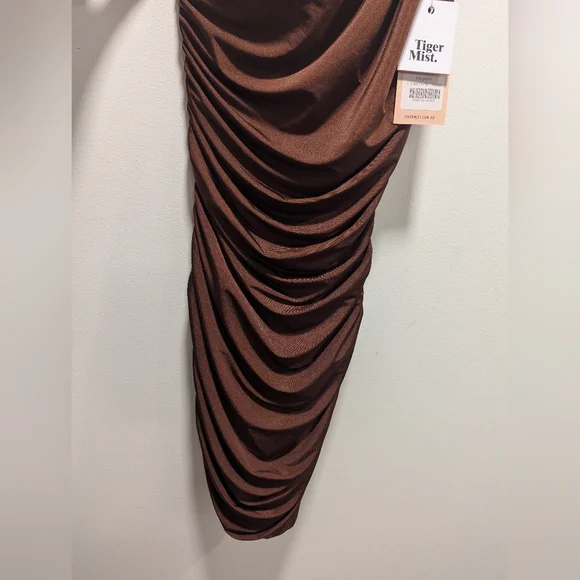 NWT Tiger Mist Chocolate Brown One-Shoulder Pia Dress Small/US 4 Chic - Picture 4 of 11
